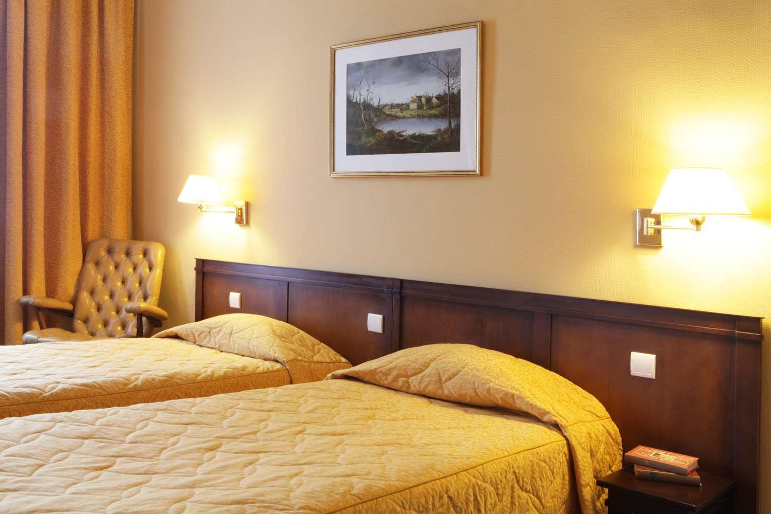 Best Western De Diane Nevers Esterno foto