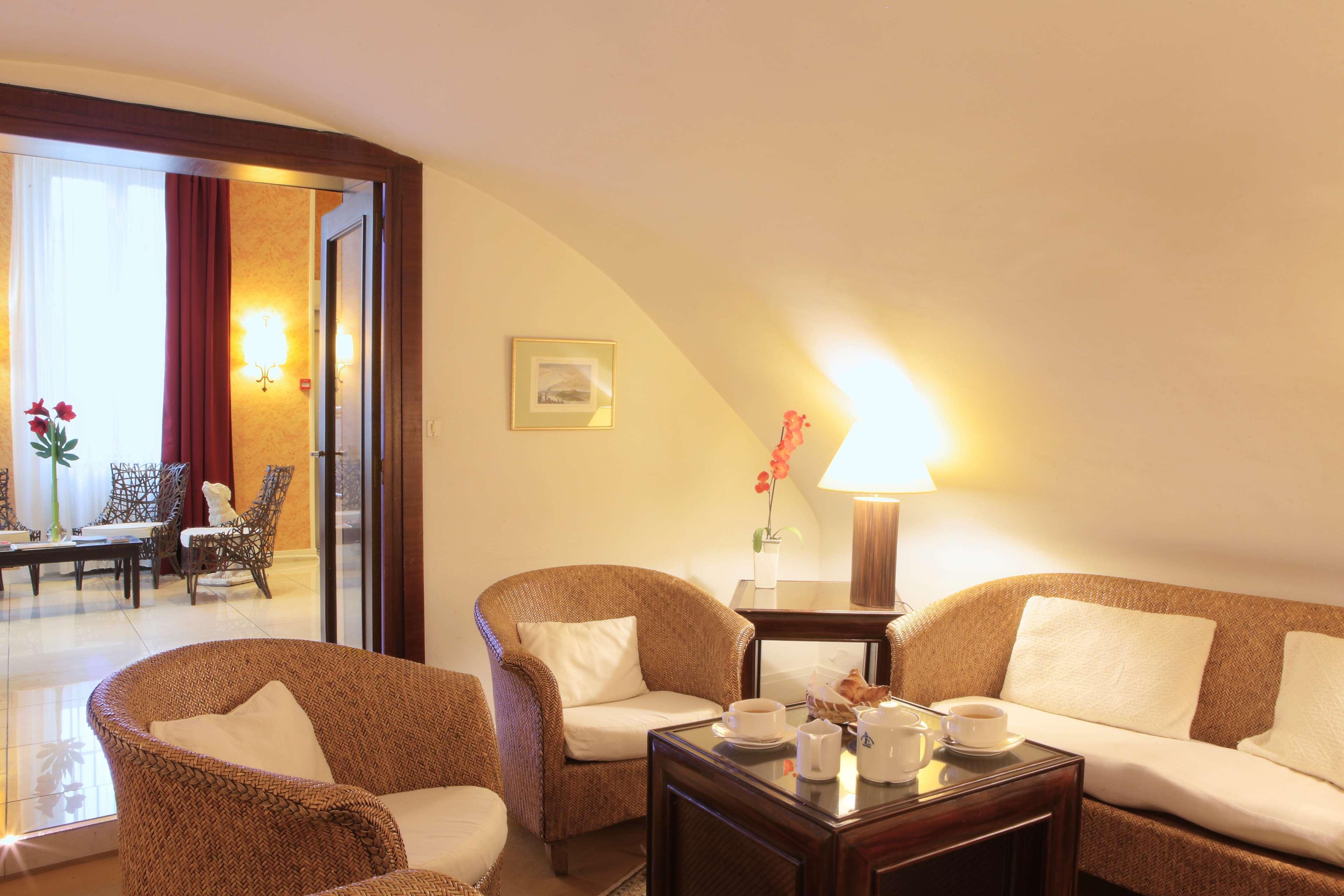 Best Western De Diane Nevers Esterno foto