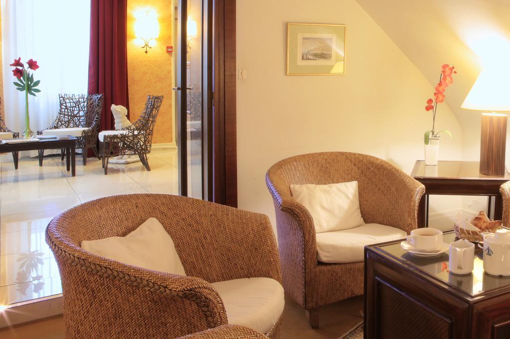 Best Western De Diane Nevers Esterno foto
